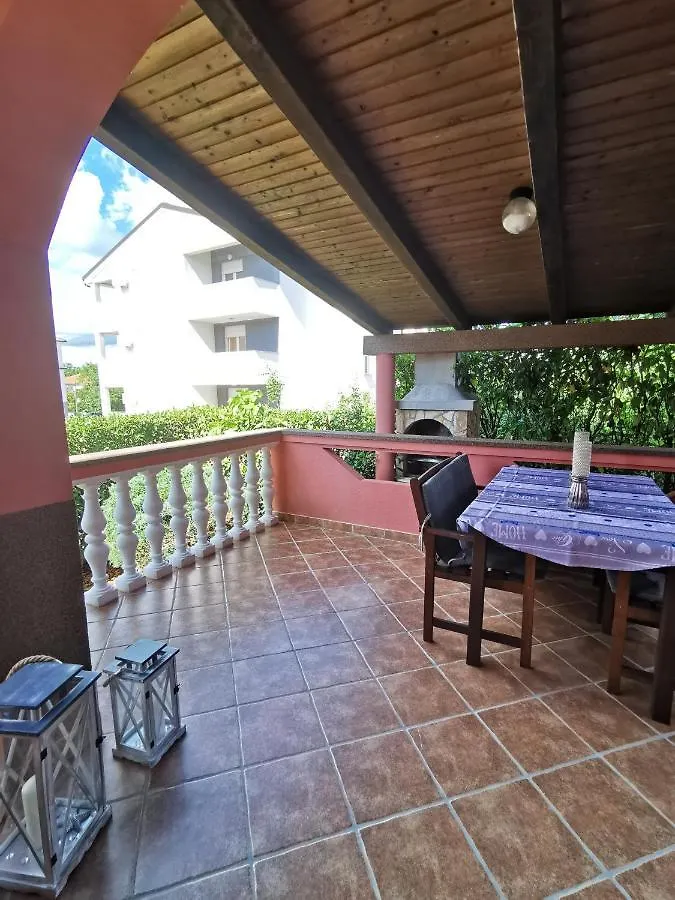 Apartments Lea With Pool Malinska Kroatië