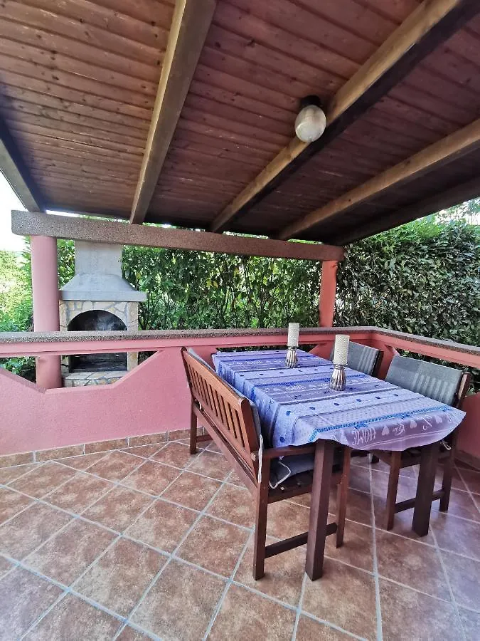 Apartments Lea With Pool Malinska