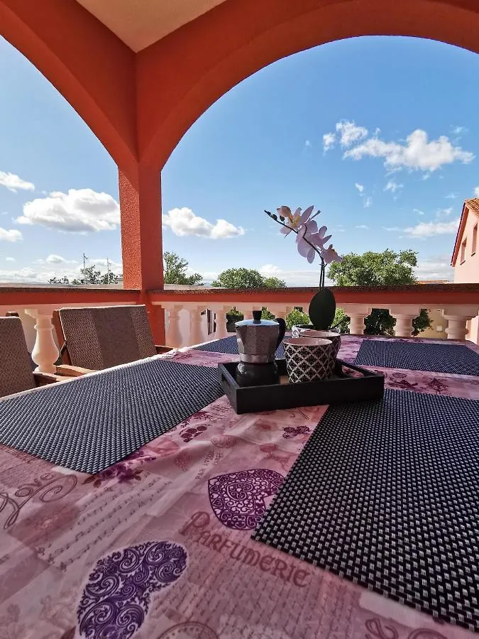 Apartments Lea With Pool Malinska