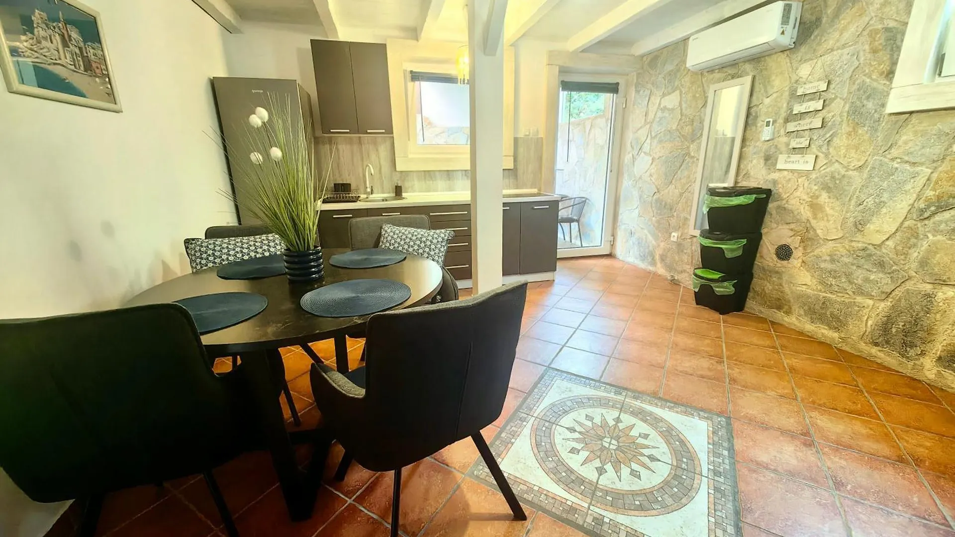 Apartments Lea With Pool Malinska
