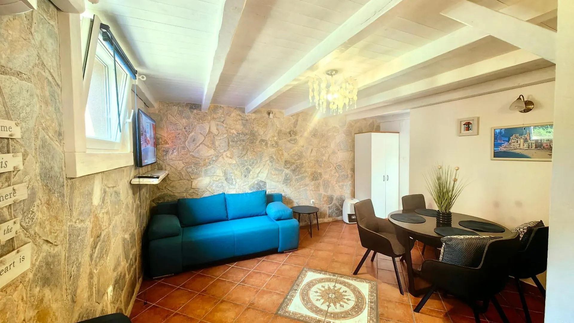 Apartments Lea With Pool Malinska