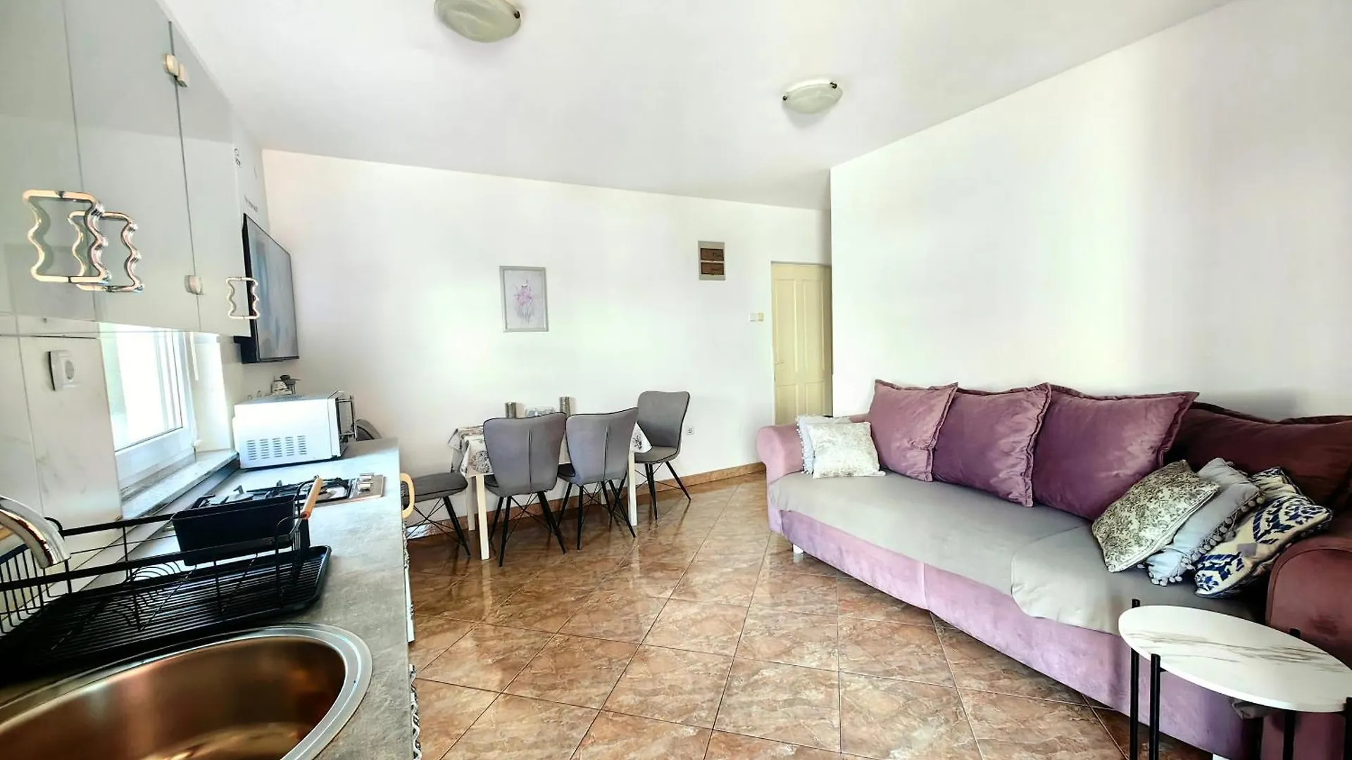 Apartments Lea With Pool Malinska