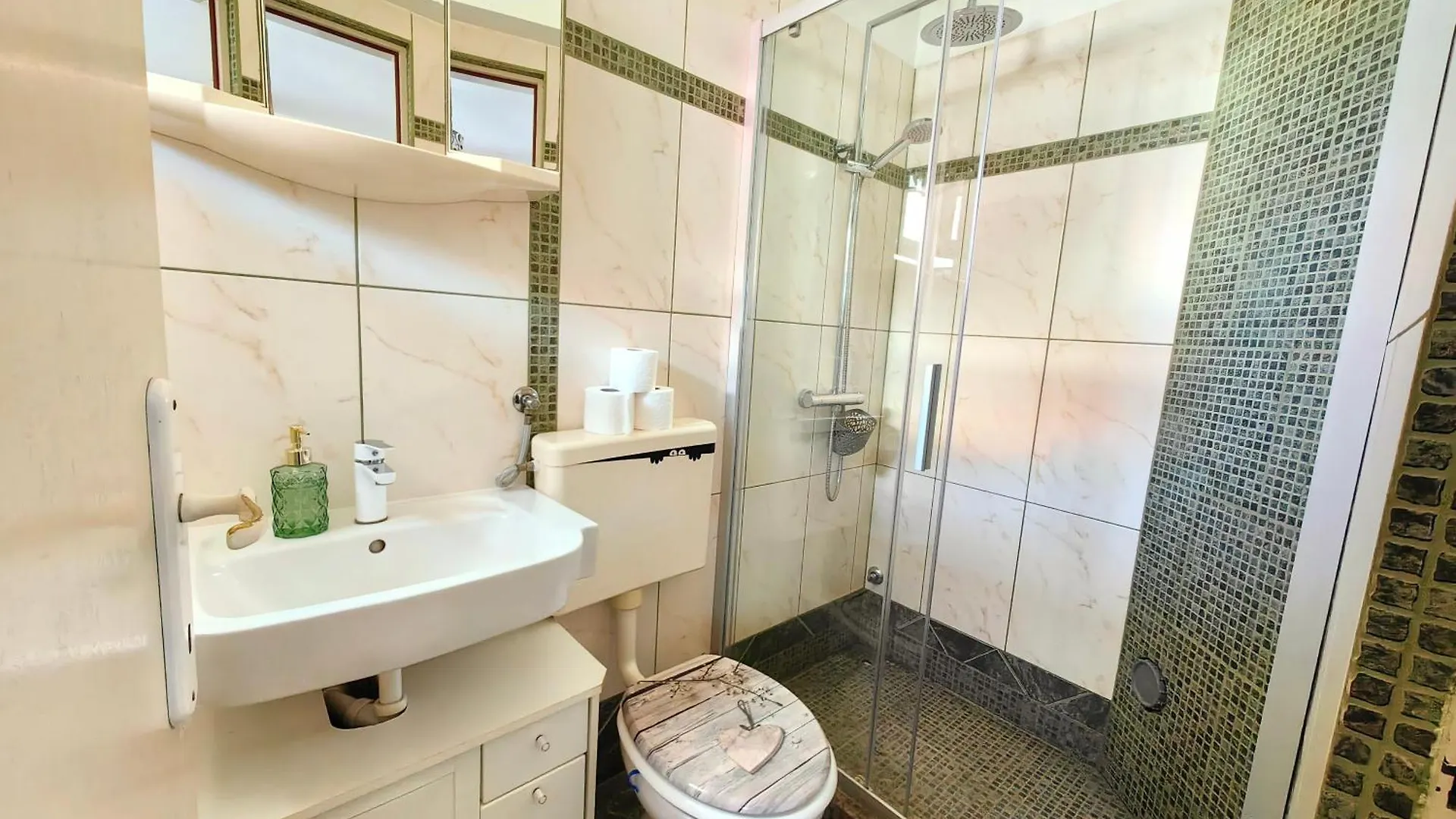 Apartments Lea With Pool Malinska