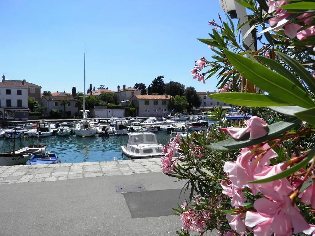 Apartments Lea With Pool Malinska Croatia