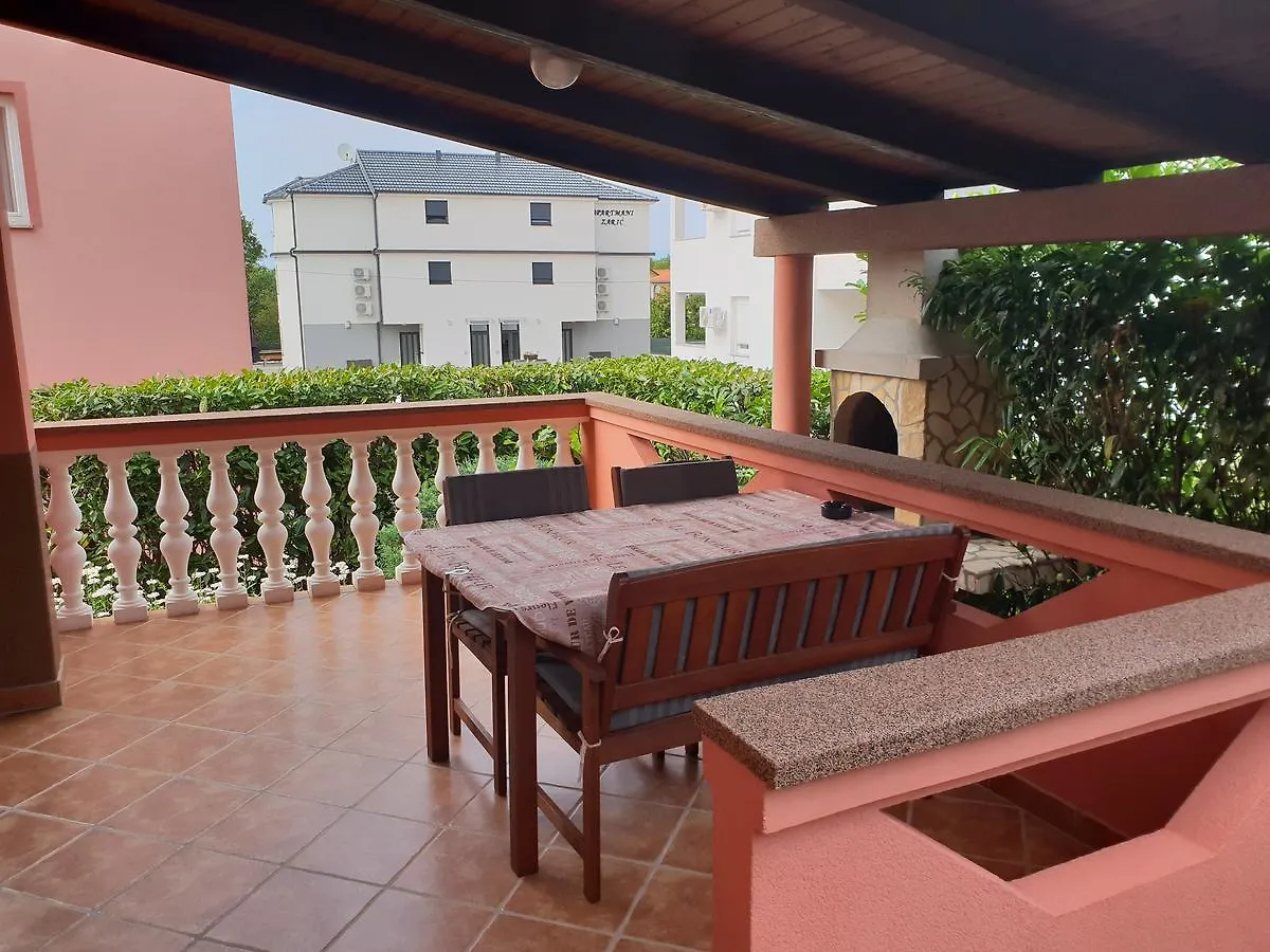Apartments Lea With Pool Malinska