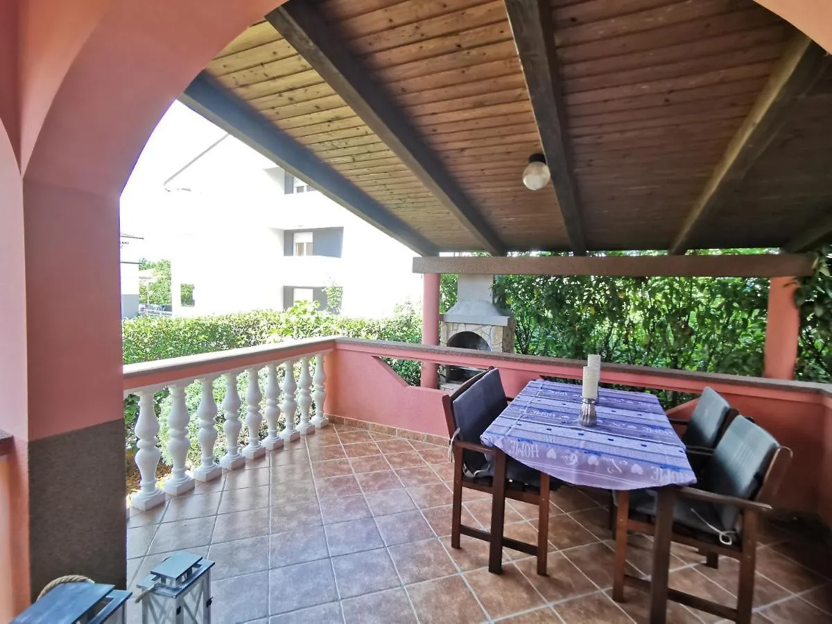 Apartments Lea With Pool Malinska Croatia